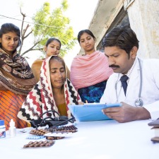 doctor-talking-with-patients