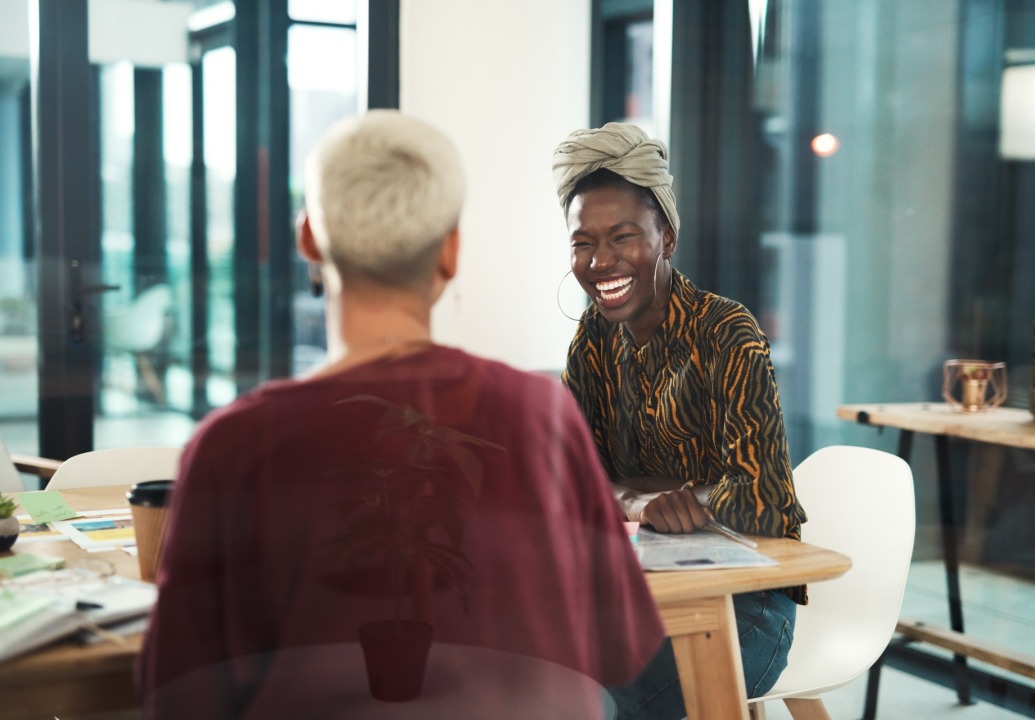 woman-laughing-in-office